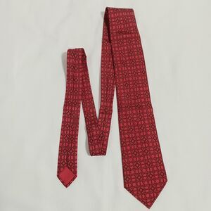 Hermes 7821 Necktie 3.5" X 57" Red Geometric Interlocking Pattern Silk France